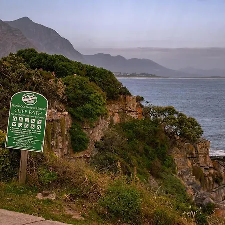 Seaside Serenity: Tranquil Oceanview Retreat Hermanus Buitenkant foto