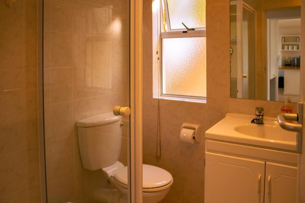 Seaside Serenity: Tranquil Oceanview Retreat Vakantiehuis Hermanus