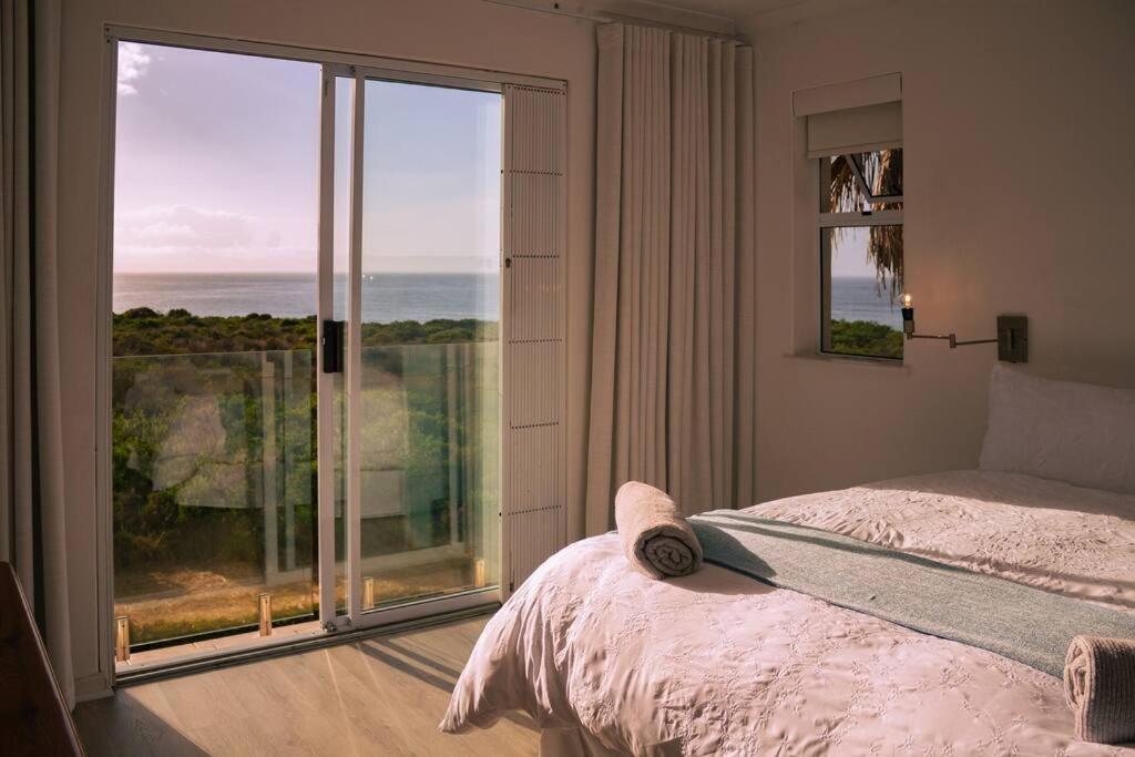 Seaside Serenity: Tranquil Oceanview Retreat