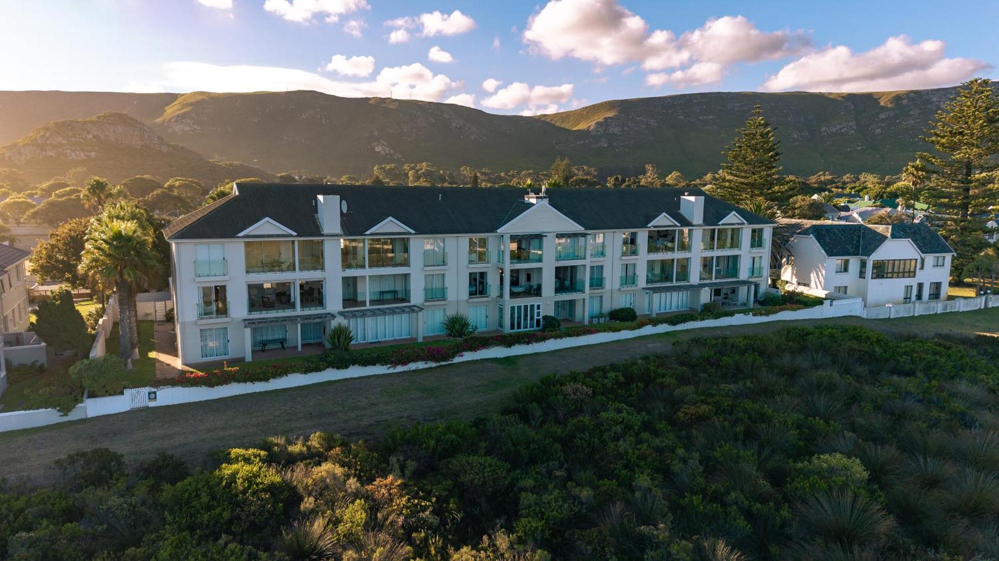 Seaside Serenity: Tranquil Oceanview Retreat Vakantiehuis *
