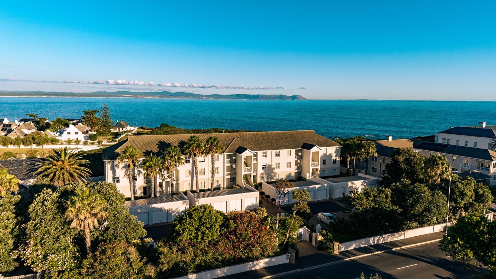 Seaside Serenity: Tranquil Oceanview Retreat Vakantiehuis