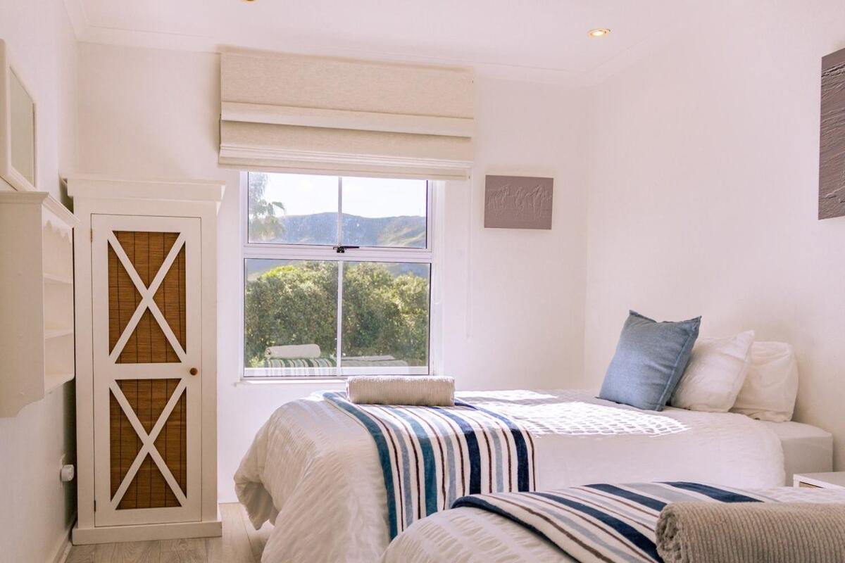 Seaside Serenity: Tranquil Oceanview Retreat